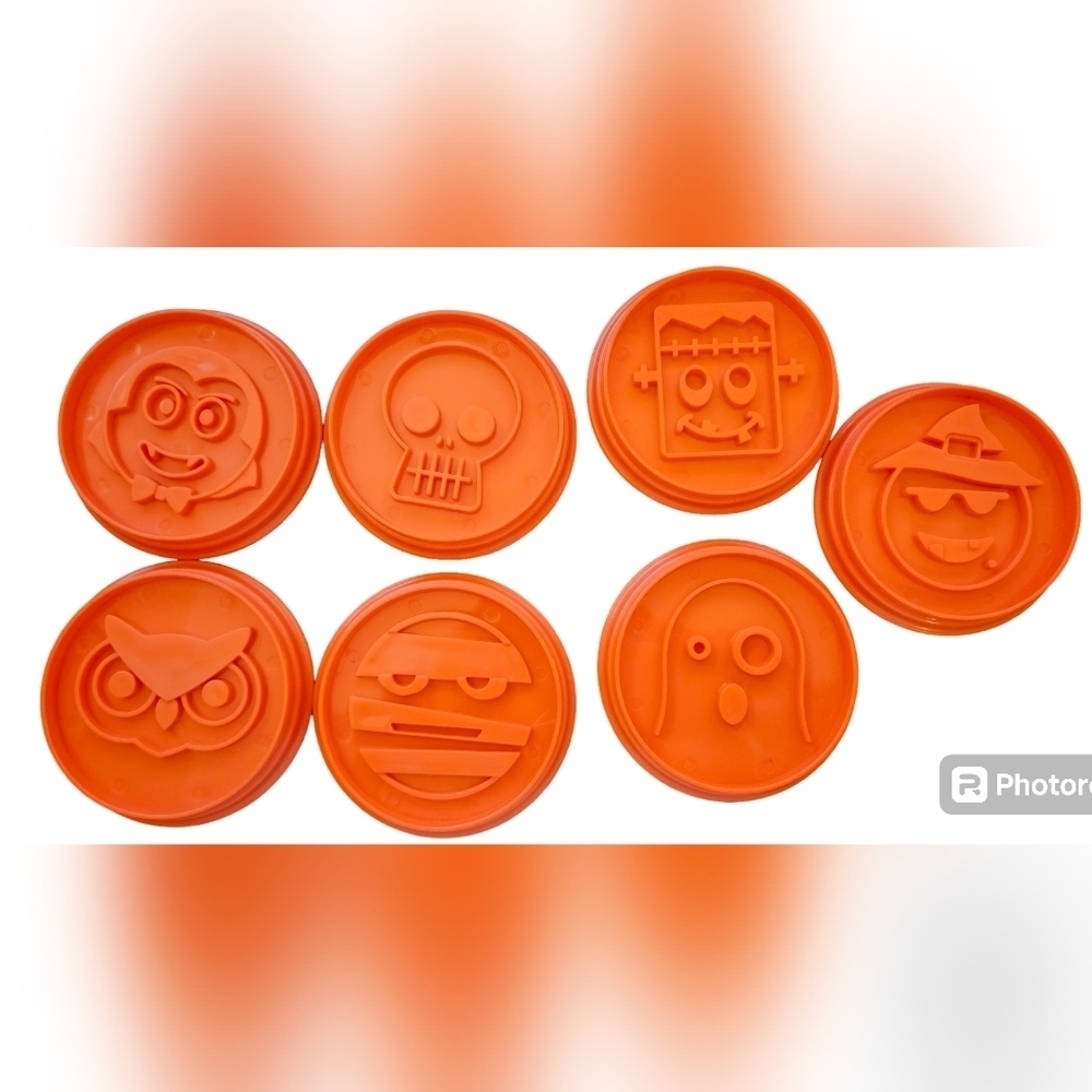 Pampered Chef Halloween cookie cutters - Picture 1 of 3